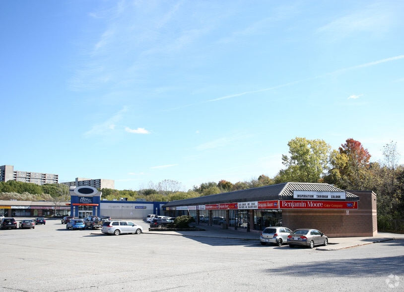 Primary Photo Of 611 Wonderland Rd N, London Freestanding For Lease