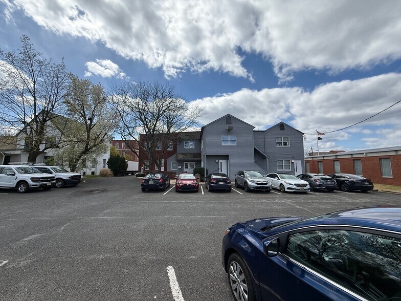 More Photos Of 437 High St, Burlington Office For Sale