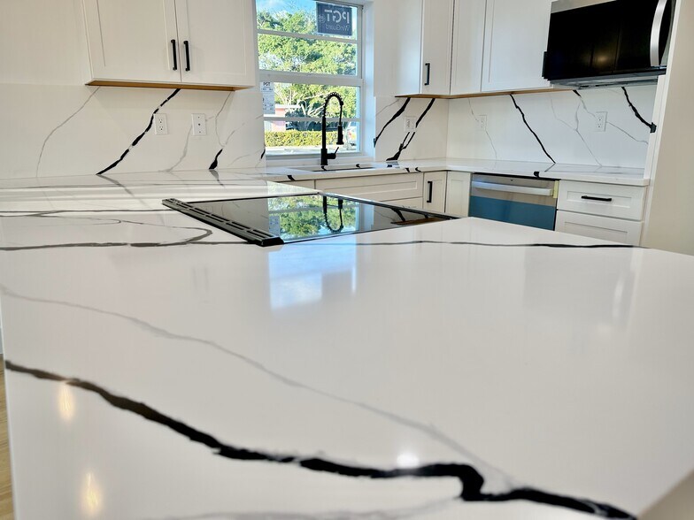 More Photos Of 931 N J St, Lake Worth Beach Apartments For Sale