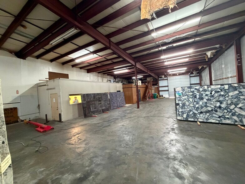 More Photos Of 2601 Lexington St, Kenner Warehouse For Sale
