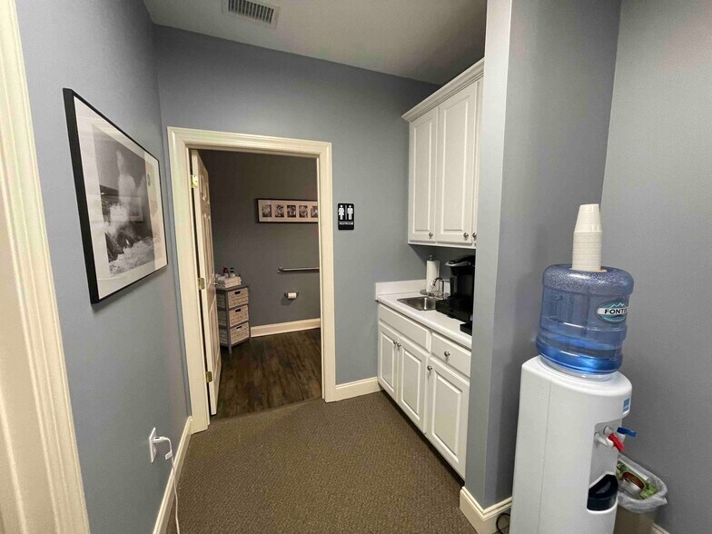 More Photos Of 3950 Cobb Pky NW, Acworth Office For Lease