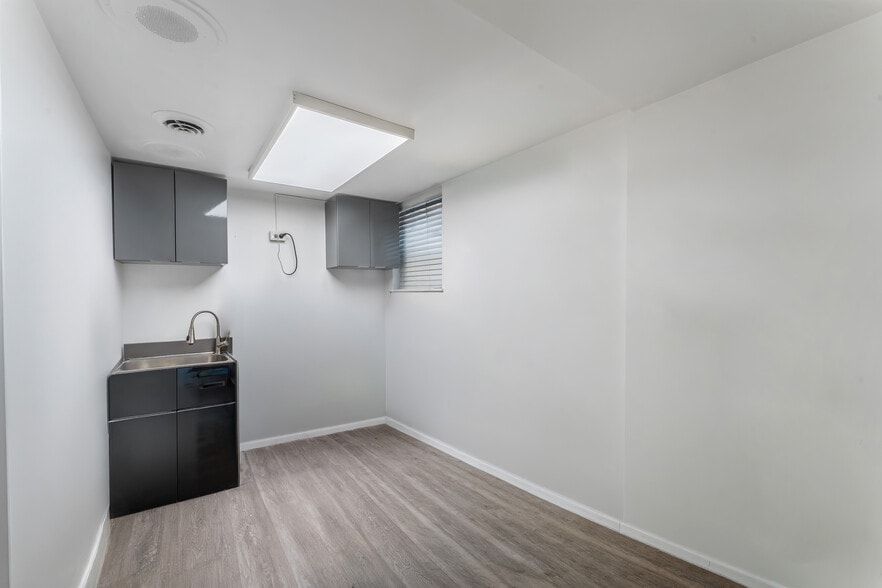More Photos Of 22 Glenwood Ave, Jersey City Office Residential For Lease
