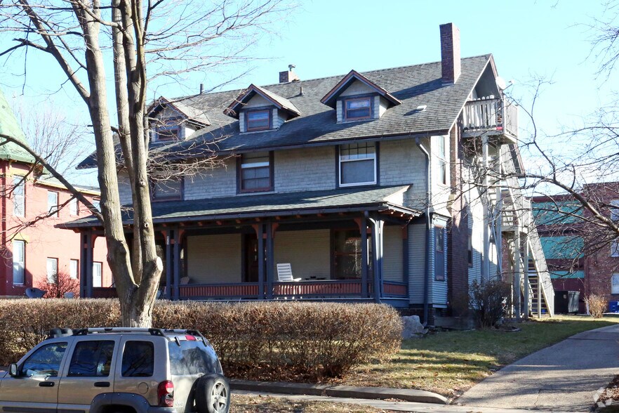 More Photos Of 823 18th St, Des Moines Apartments For Sale