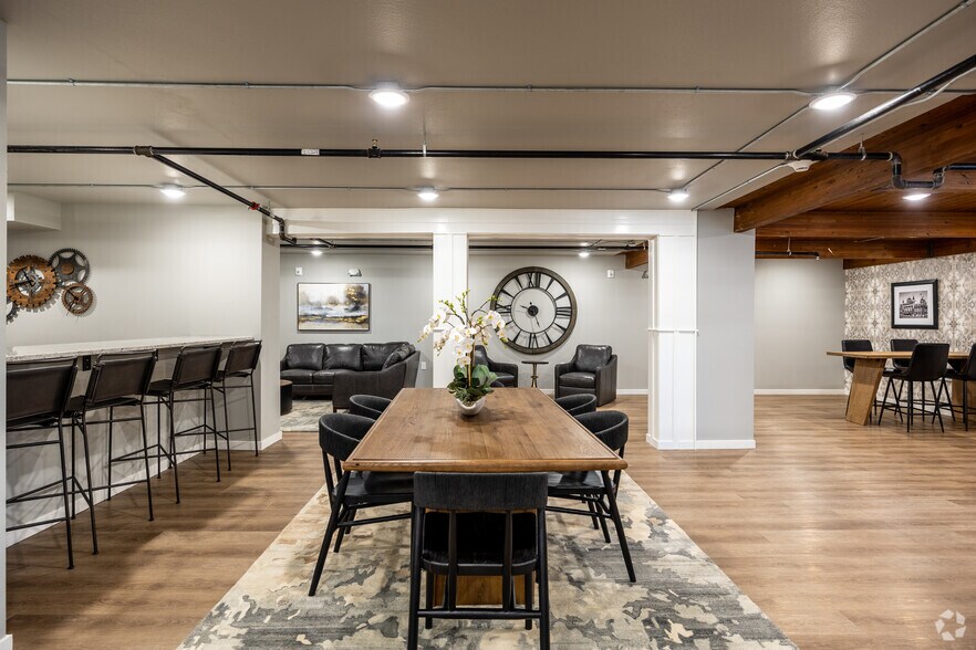 More Photos Of 1525 W Havens Ave, Mitchell Apartments For Lease