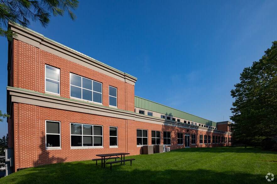 More Photos Of 464 Hillside Ave, Needham Medical For Lease