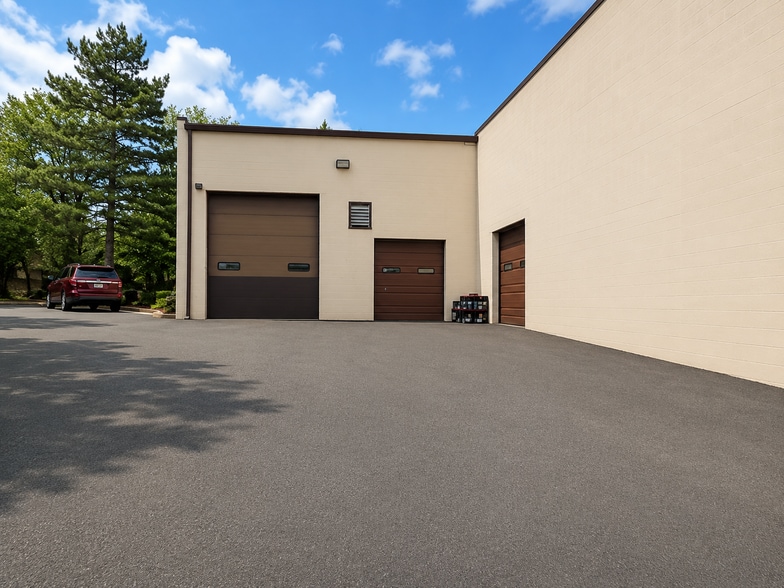 More Photos Of 153-163 Rt-303, Valley Cottage Service For Lease