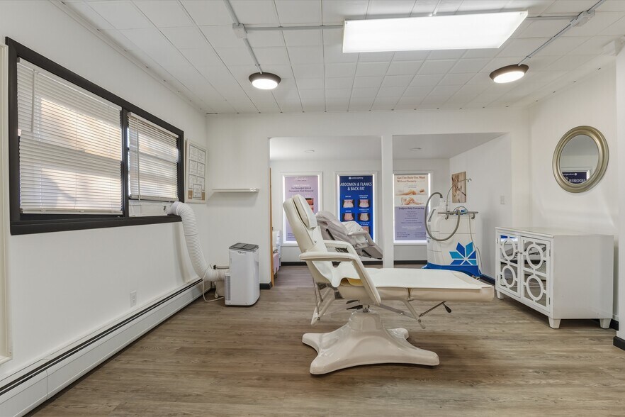 More Photos Of 460 Maple Ave, Saratoga Springs Storefront Retail Residential For Lease