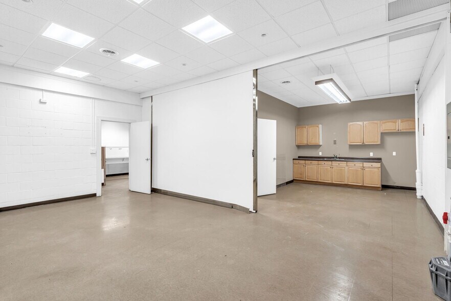 More Photos Of 2710 Lancaster Rd, Ottawa Warehouse For Sale