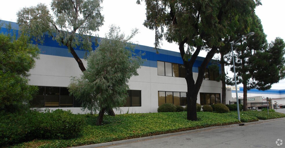 More Photos Of 2671-2675 McCone Ave, Hayward Warehouse For Lease