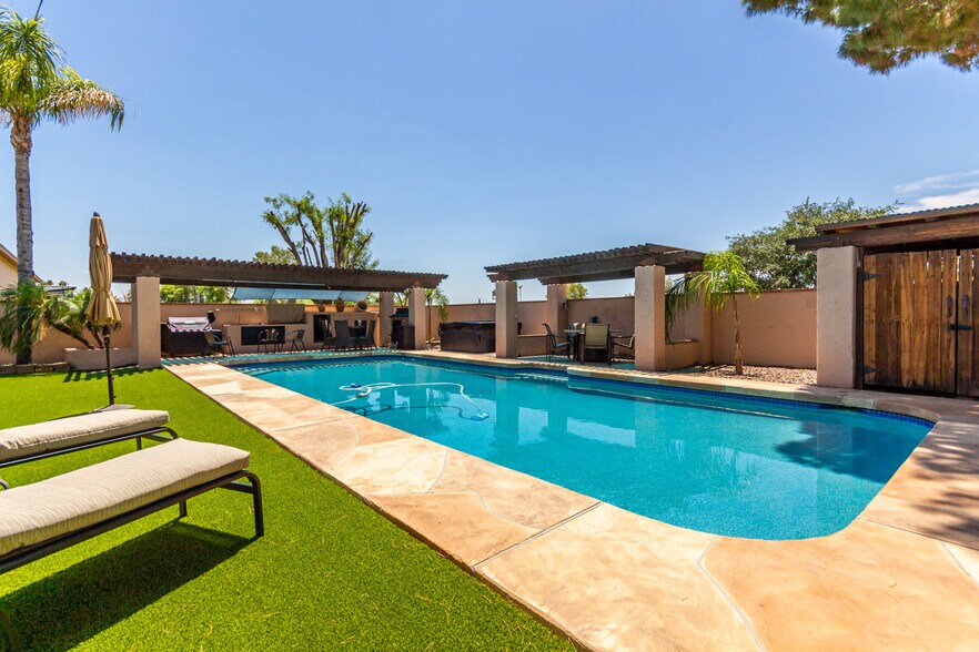 More Photos Of 3545 W Yorkshire Dr, Glendale Specialty For Sale