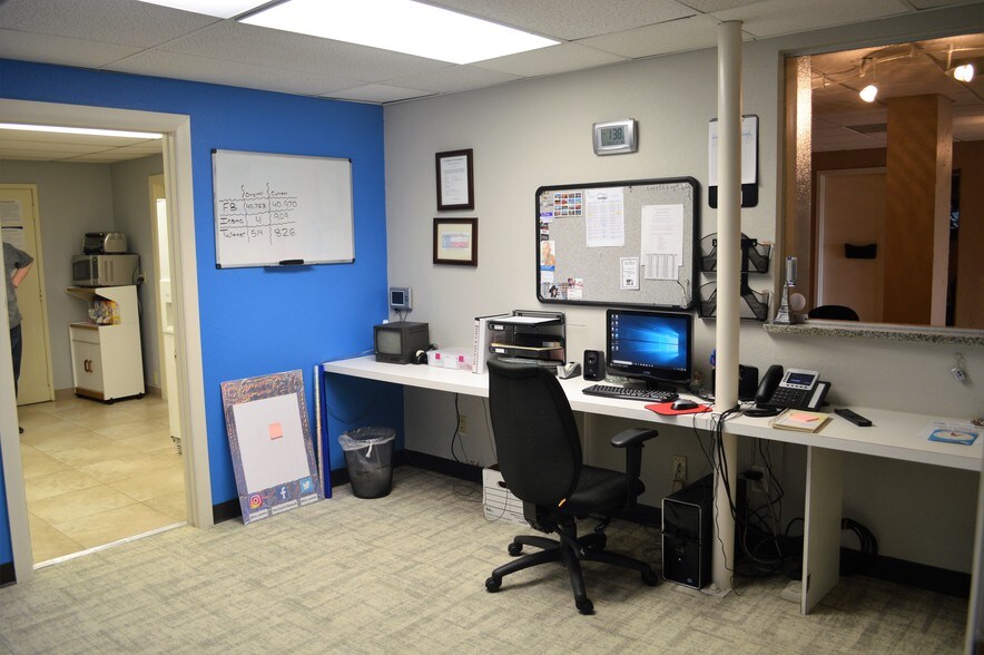 More Photos Of 6125 Airport Fwy, Haltom City Office For Lease