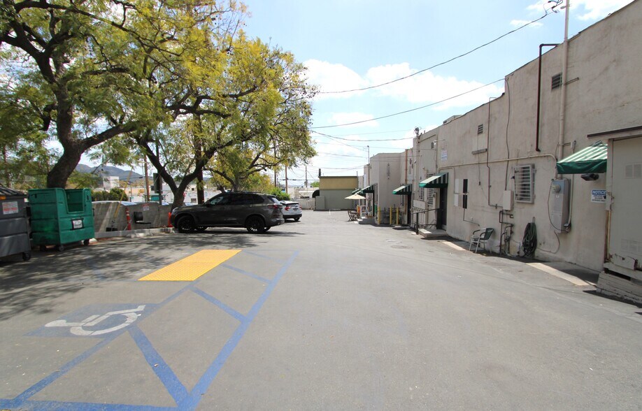 More Photos Of 3818-3824 Ocean View Blvd, Montrose Storefront Retail Office For Lease