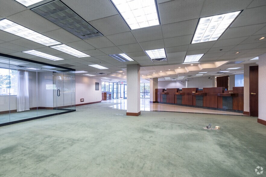 More Photos Of 46045 Palisade Parkway, Sterling Medical For Lease