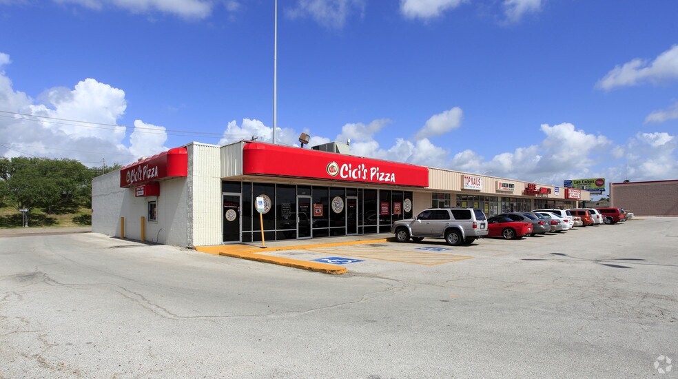 More Photos Of 3506-3528 Palmer Hwy, Texas City General Retail For Lease