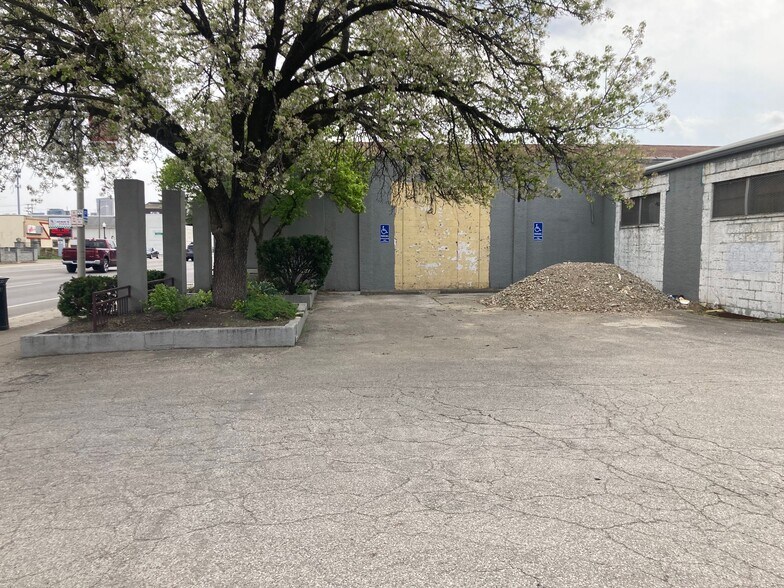 More Photos Of 907 W Broad St, Columbus Restaurant For Sale