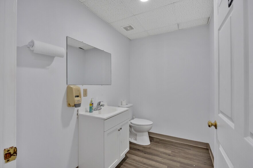 More Photos Of 3548 Cumberland Rd, Cumberland Warehouse For Sale