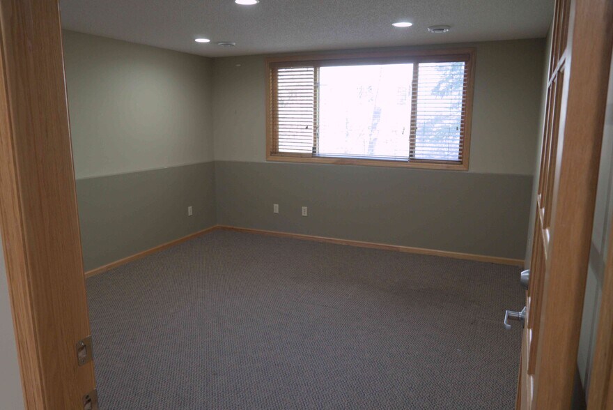 More Photos Of 8925-8929 Aztec Dr, Eden Prairie Office For Lease