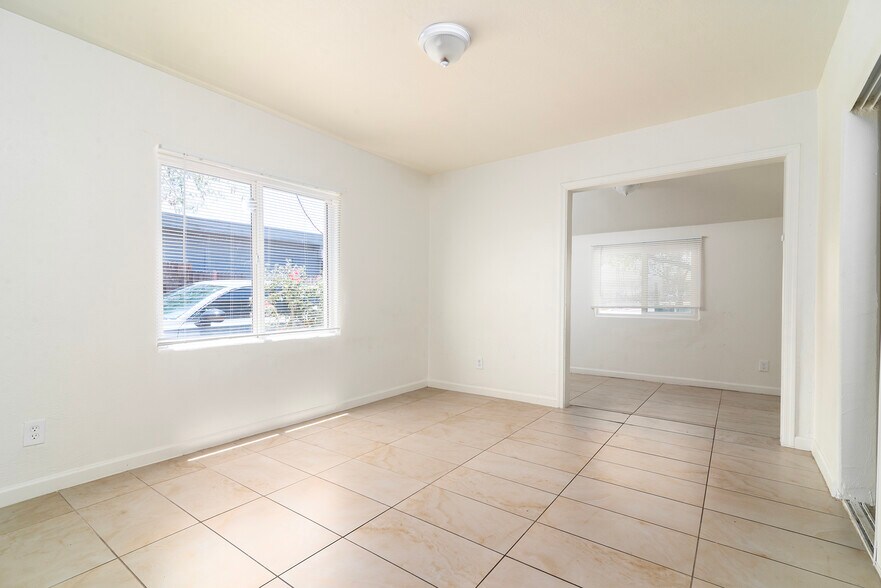 More Photos Of 525 N 32nd St, Phoenix Apartments For Sale