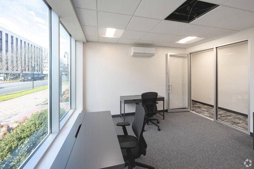 More Photos Of 1051 Franklin Ave, Garden City Office For Sale