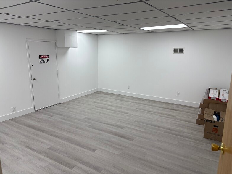 More Photos Of 430 Center Ave, Mamaroneck Warehouse For Lease