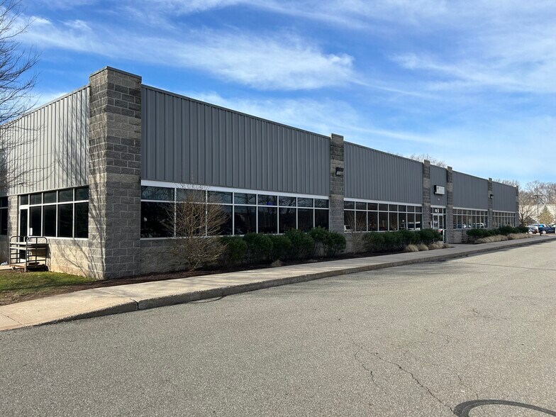 Primary Photo Of 10 County Line Dr, Cromwell Warehouse For Lease