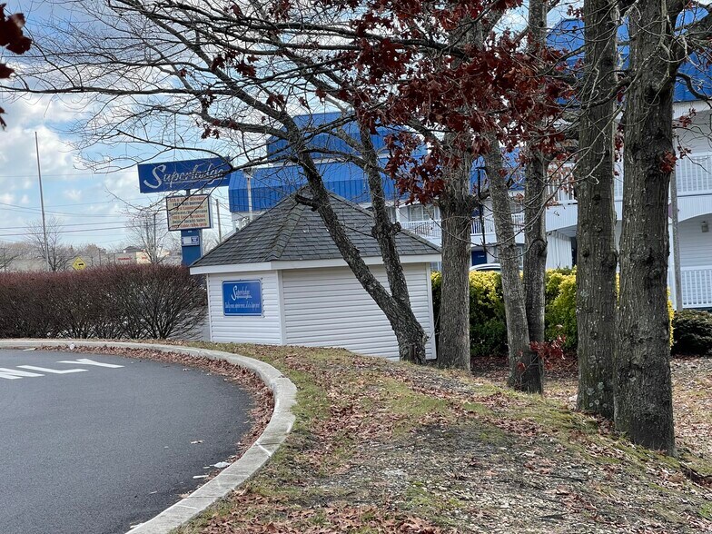 More Photos Of 633 White Horse Pike, Absecon Hotel For Sale