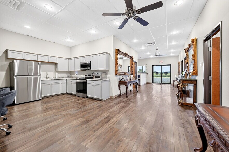 More Photos Of 4612 County Road 2200, Greenville Showroom For Sale