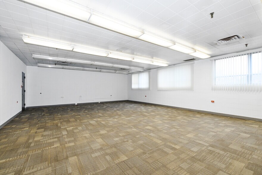 More Photos Of 3605 W 63rd St, Chicago Distribution For Lease