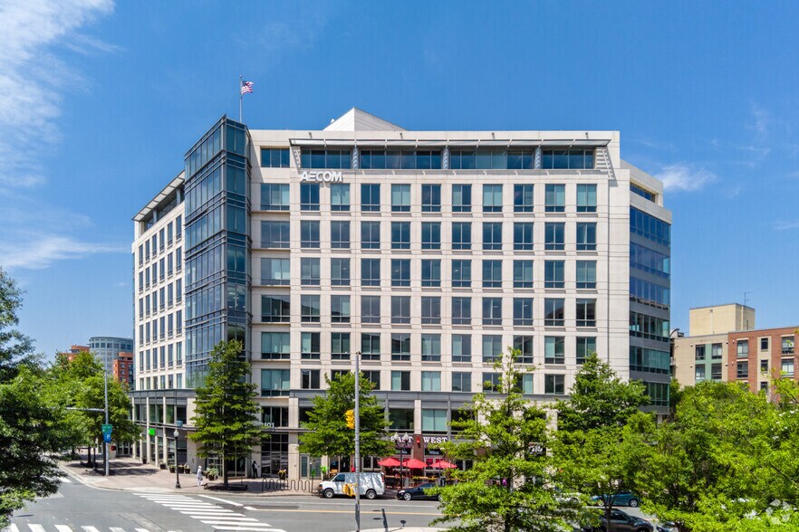 More Photos Of 3101 Wilson Blvd, Arlington Office Residential For Lease