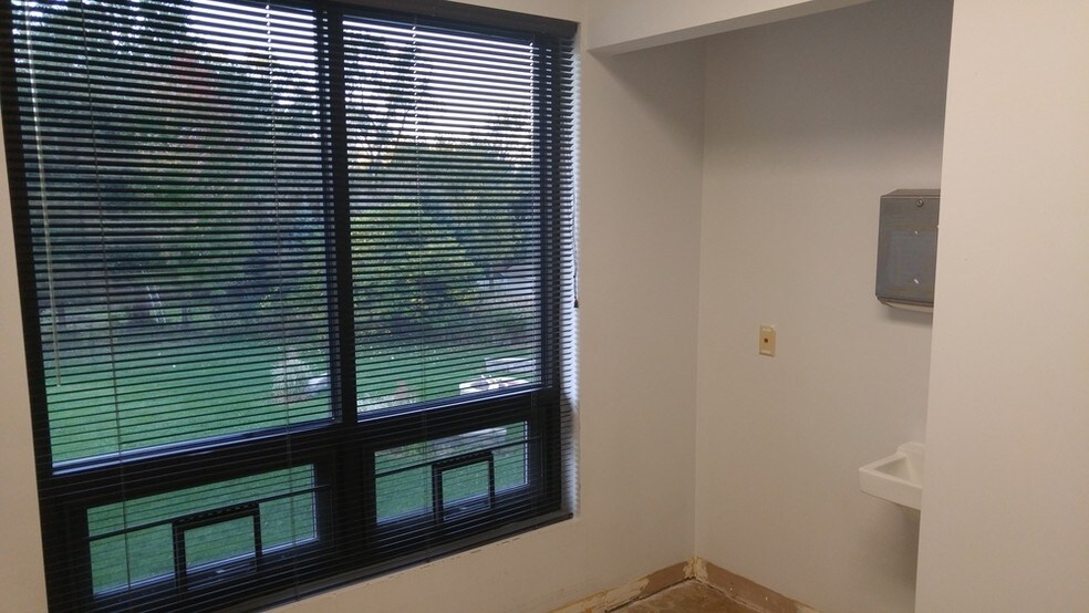 More Photos Of 4949 Euclid Ave, Palatine Medical For Lease