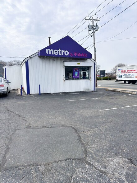 More Photos Of 180-196 W Sunrise Hwy, Lindenhurst Storefront For Sale