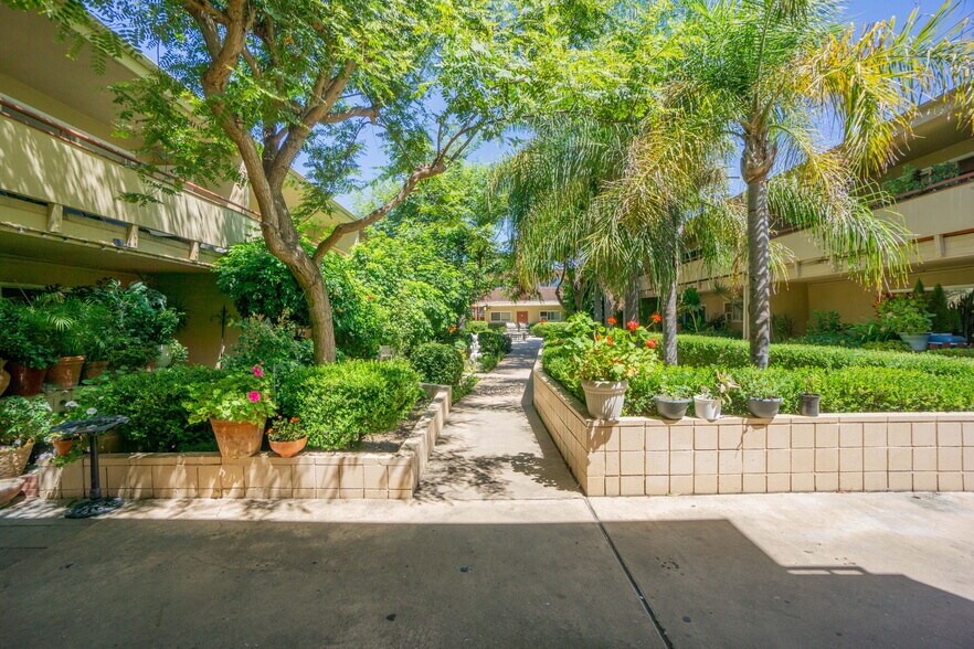 More Photos Of 511 E Washington Ave, Santa Ana Apartments For Sale