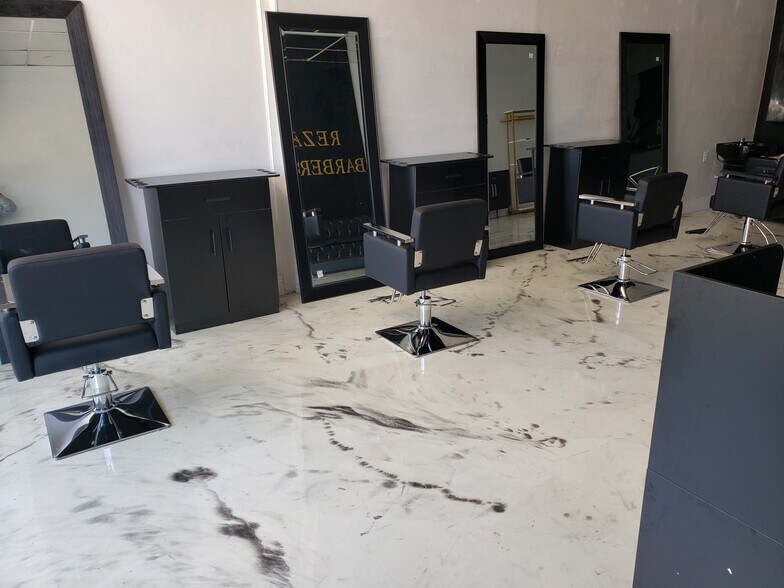 More Photos Of 438 N Fairfax Ave, Los Angeles Storefront For Lease