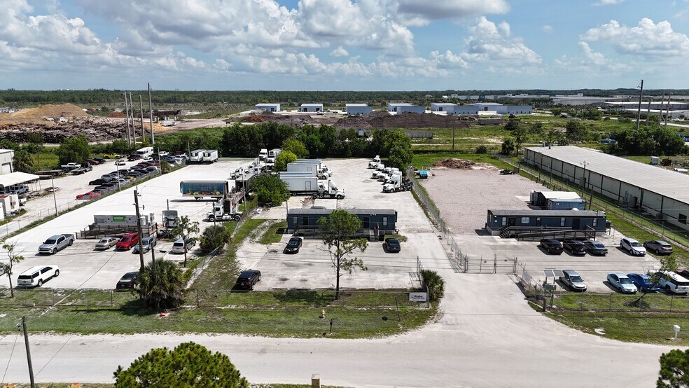 More Photos Of 8101 Mainline Pky, Fort Myers Warehouse For Lease