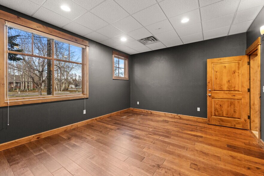 More Photos Of 1940 W Dickerson St, Bozeman Office For Lease