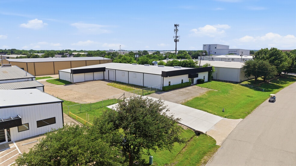 More Photos Of 1200 N Commercial Blvd, Arlington Warehouse For Sale