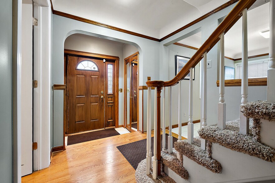 More Photos Of 18200 E 13 Mile Rd, Roseville Office For Sale