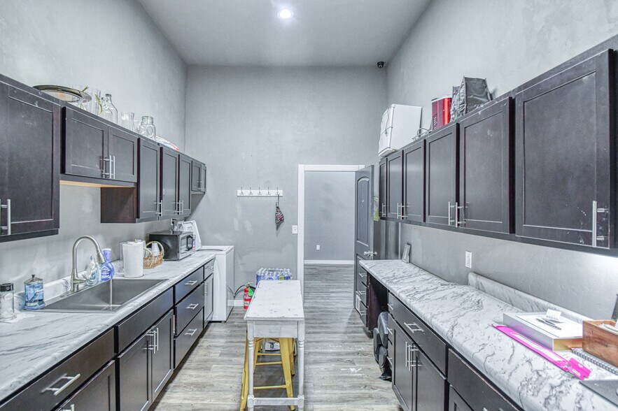 More Photos Of 91 Monroe Ave NE, Piedmont Freestanding For Sale