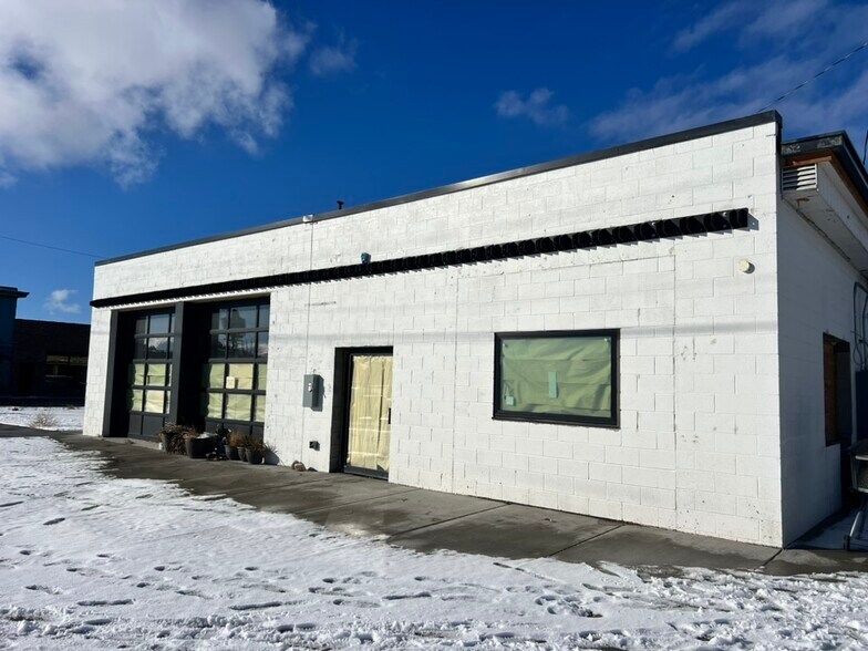 More Photos Of 33 E Main St, Belgrade Flex For Lease