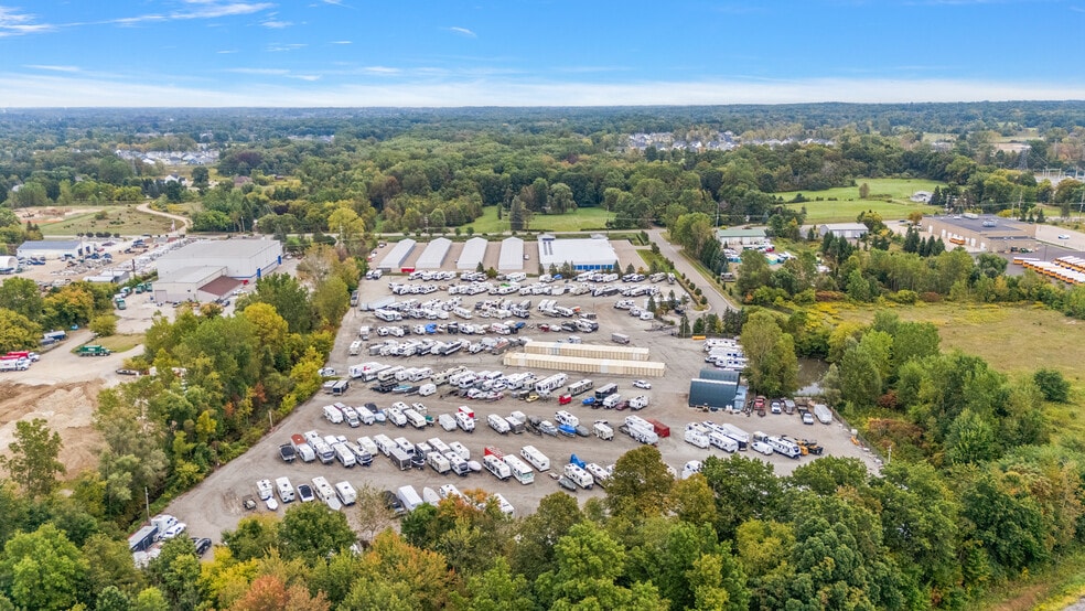 More Photos Of 59120 Oasis Center Dr, South Lyon Self Storage For Sale