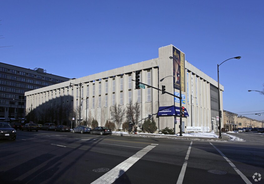 Primary Photo Of 530 W Chicago Ave, Chicago Parking Garage For Sale