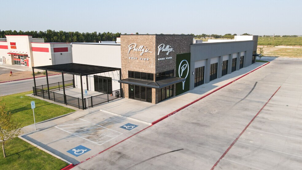 More Photos Of 6409 N Big Spring St, Midland Storefront For Lease