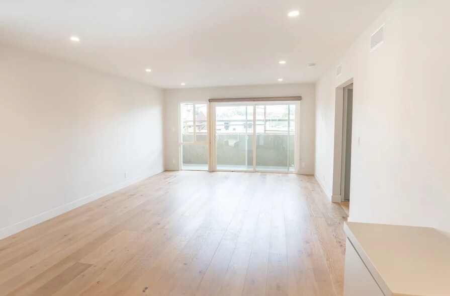 More Photos Of 2727 Roosevelt St, Carlsbad Office Residential For Sale