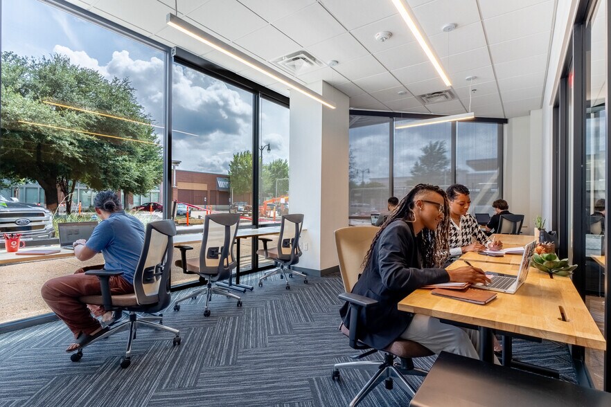 More Photos Of 163 Town Pl, Fairview Coworking Space