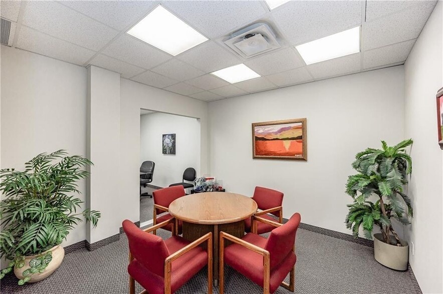 More Photos Of 2904 South Sheridan Way, Oakville Medical For Lease