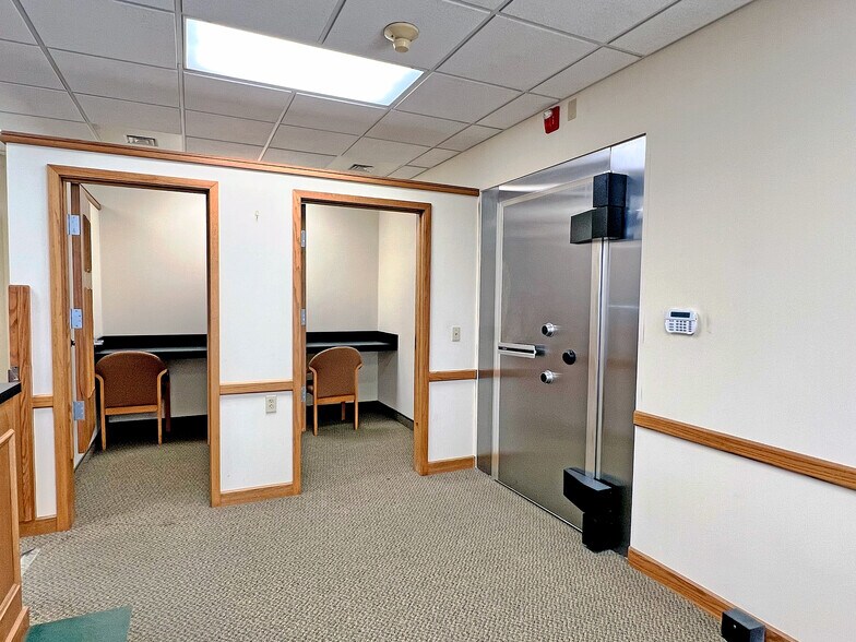 More Photos Of 2143 S State Route 157, Edwardsville Bank For Sale