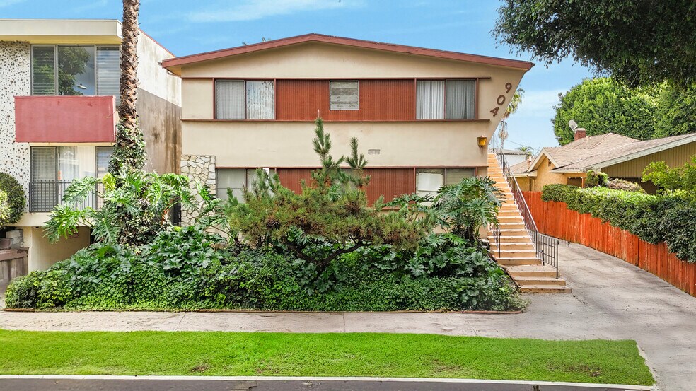More Photos Of 904 N Spaulding Ave, Los Angeles Apartments For Sale