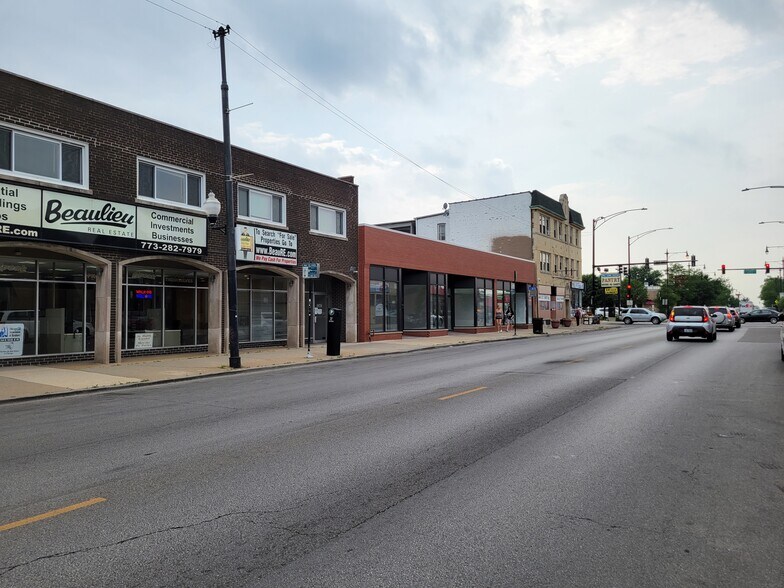 More Photos Of 5349-5353 W Belmont Ave, Chicago Storefront For Sale
