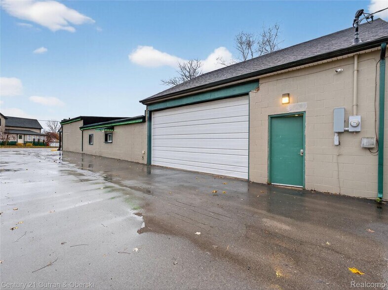 More Photos Of 27996 Waltz Rd, New Boston General Retail For Sale