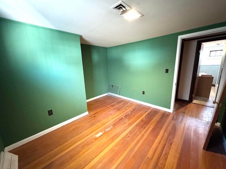 More Photos Of 2072 Main st, Londonderry Apartments For Sale